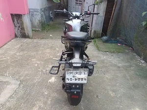 হিরো এক্সট্রিম ১২৫আর ২০২৫ কালো