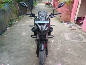 হিরো এক্সট্রিম ১২৫আর ২০২৫ কালো