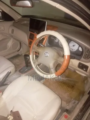 Nissan Sunny 2004 Gold