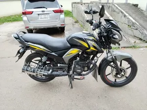 টিভিএস স্ট্রাইকার ১২৫ ২০২১ কালো