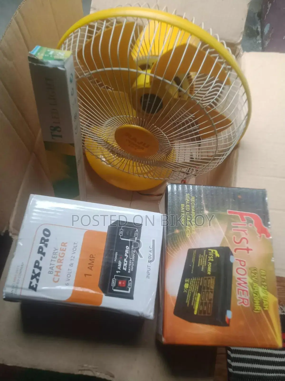 চার্জের, ব্যাটারী, ফ্যান, লাইট।