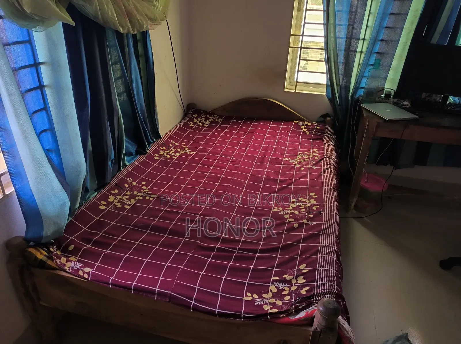Semi Double Bed