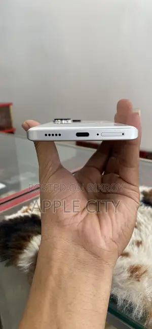 শাওমি রেডমি নোট ১৩ প্রো প্লাস ২৫৬ জিবি হোয়াইট