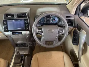 টয়োটা ল্যান্ড ক্রুজার প্রাডো ২০২৩ পার্ল