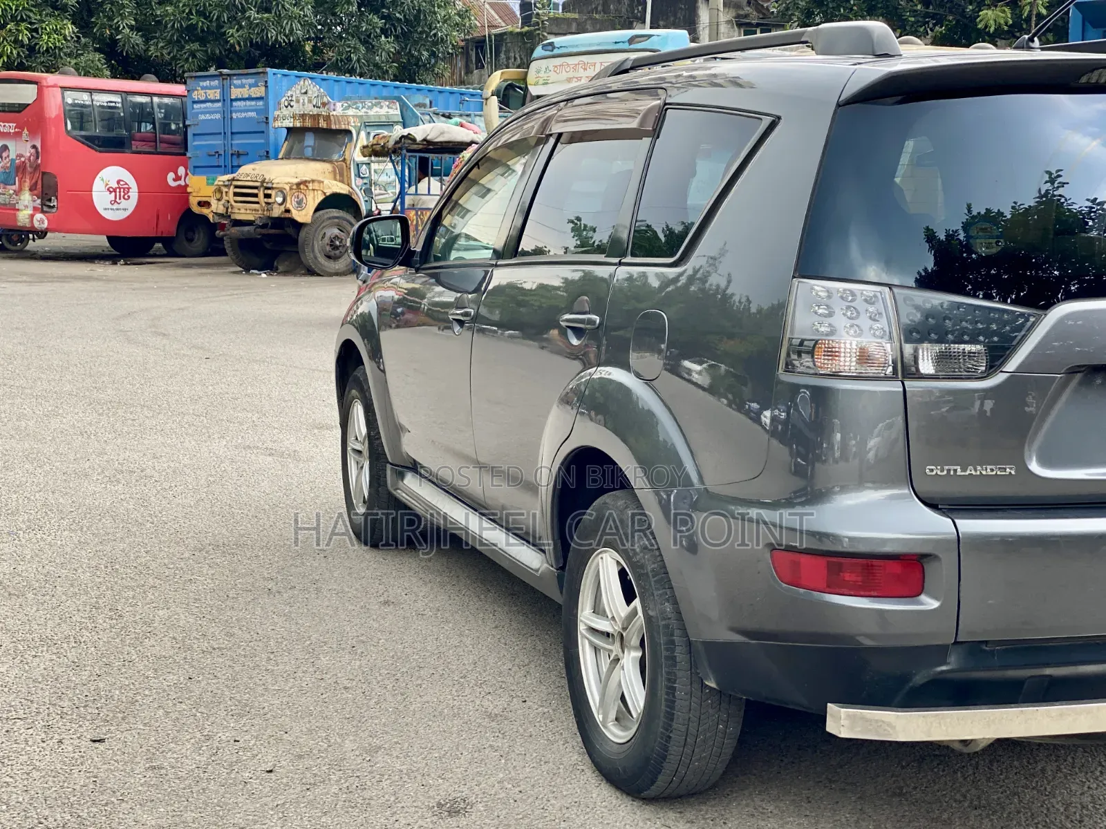 মিতসুবিশি আউটল্যান্ডার ২০১০ গ্রে
