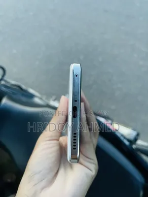 আইকিউওও ২৫৬ জিবি হোয়াইট