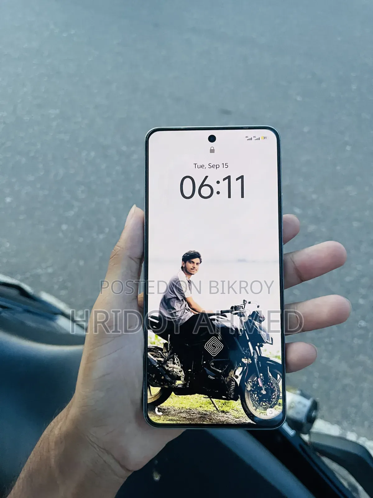 আইকিউওও ২৫৬ জিবি হোয়াইট