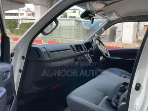 Toyota HiAce 2021 White