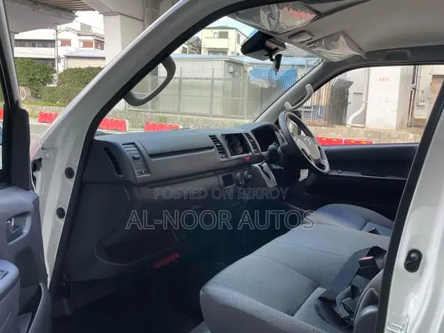 Toyota HiAce 2021 White