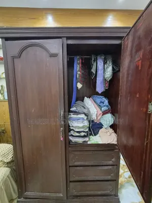প্রিমিয়াম কাঠের আলমারি