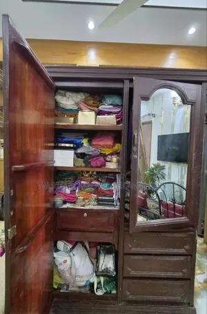 প্রিমিয়াম কাঠের আলমারি