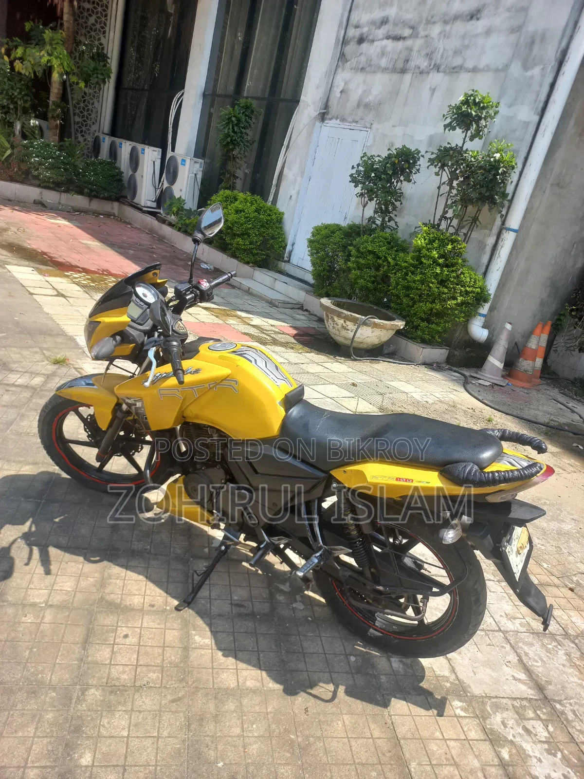 মোটরসাইকেল ২০১৫ হলুদ