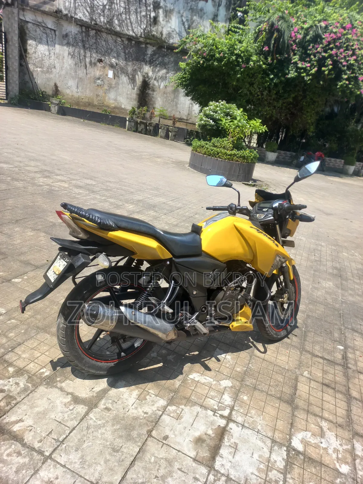 মোটরসাইকেল ২০১৫ হলুদ