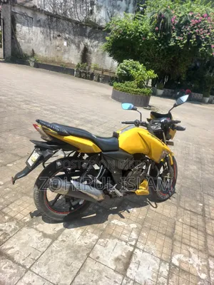 মোটরসাইকেল ২০১৫ হলুদ