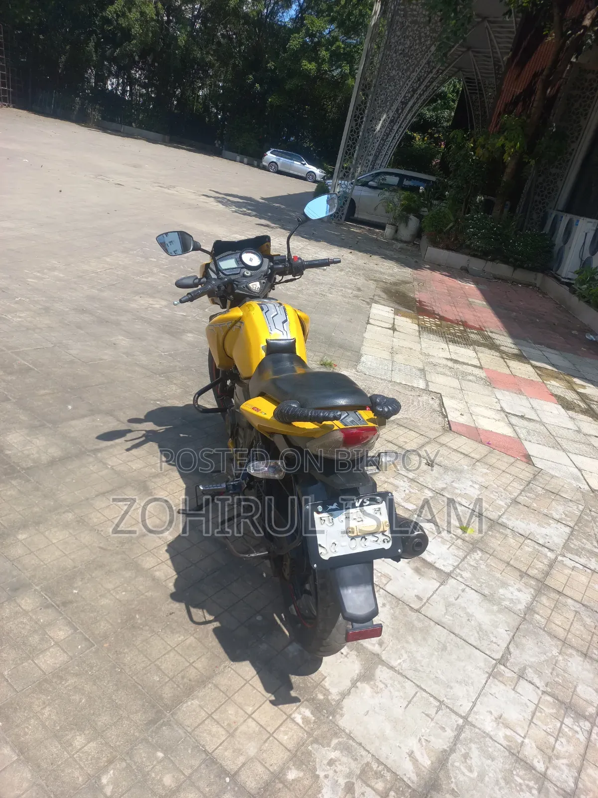 মোটরসাইকেল ২০১৫ হলুদ