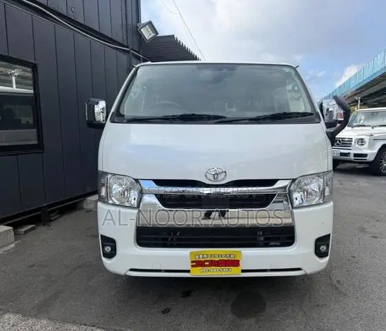 Toyota HiAce 2022 White