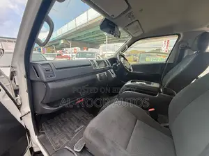 Toyota HiAce 2022 White