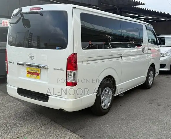 Toyota HiAce 2022 White