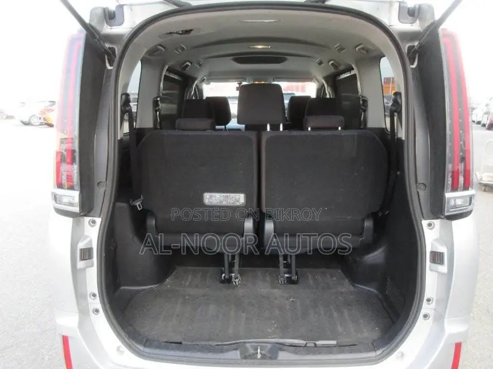 Toyota Noah 2.0 FWD (8 Seater) 2021 Silver