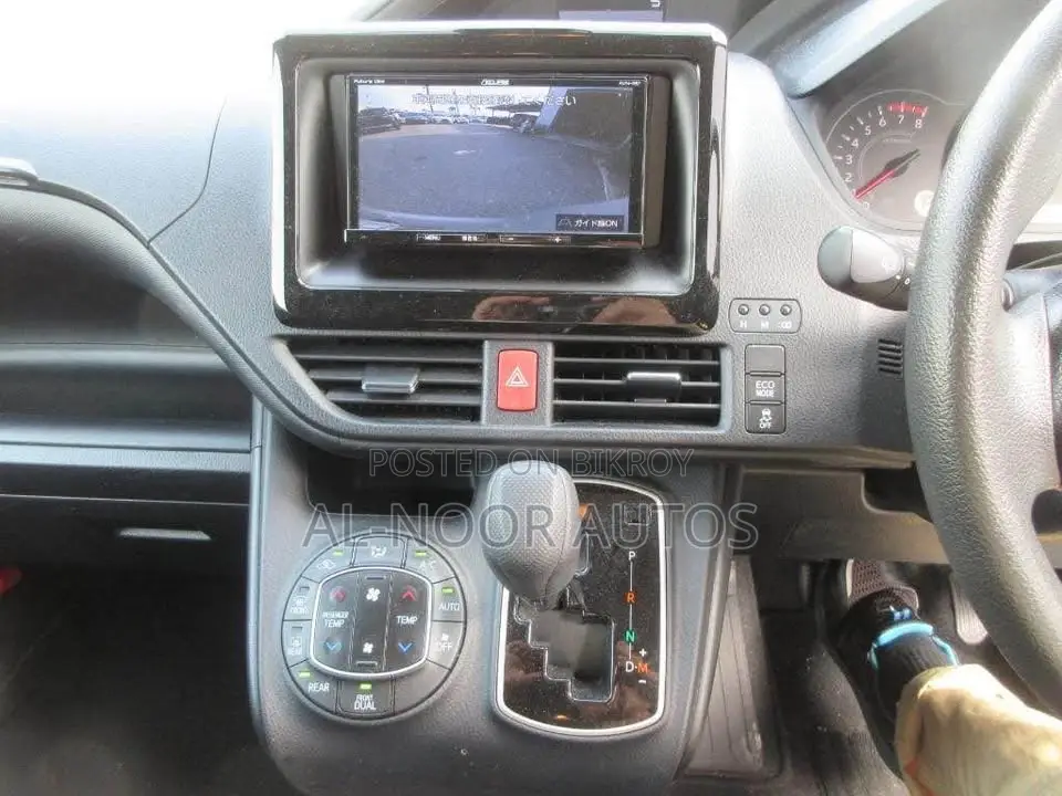 Toyota Noah 2.0 FWD (8 Seater) 2021 Silver