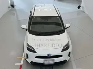 টয়োটা ইয়ারিস ক্রস ২০২১ হোয়াইট