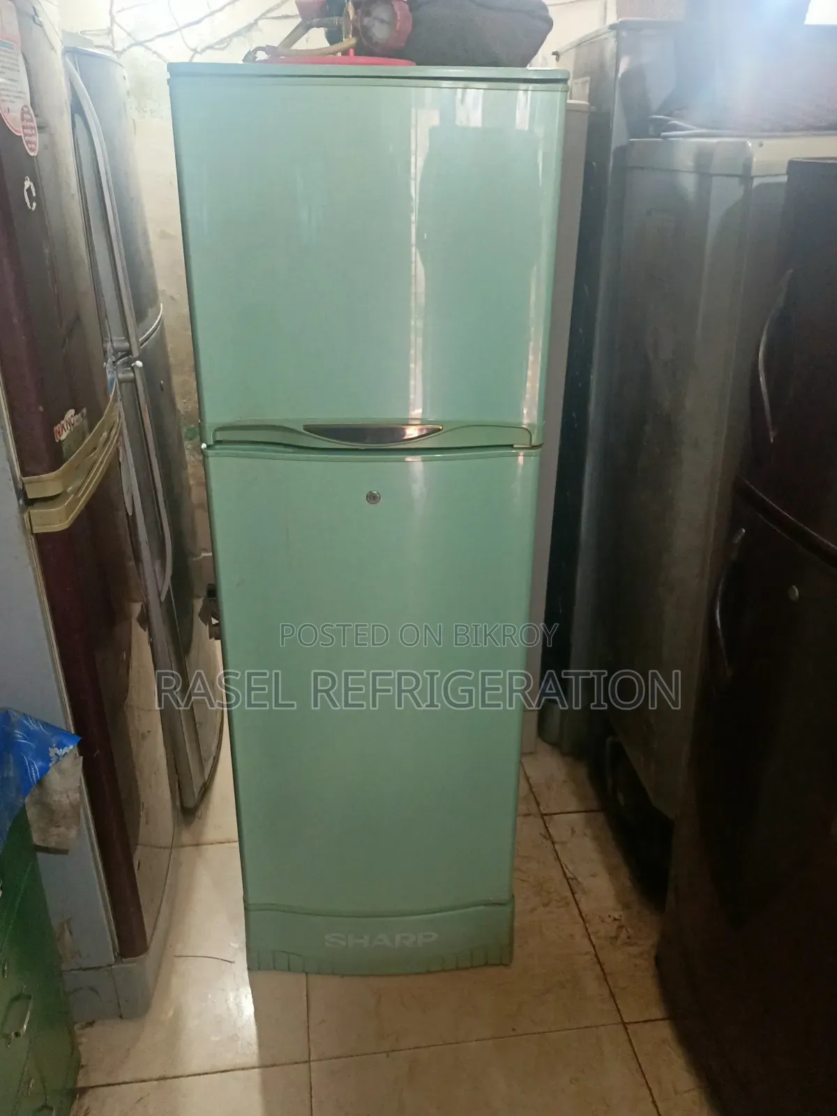 ২৮০ লিটার রানিং শার্প ফ্রিজ বিক্রি করা হবে।
