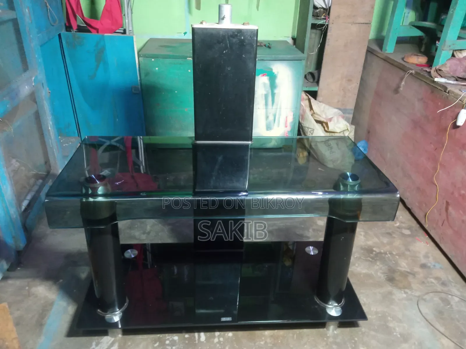 This Tea Table / TV Trolley