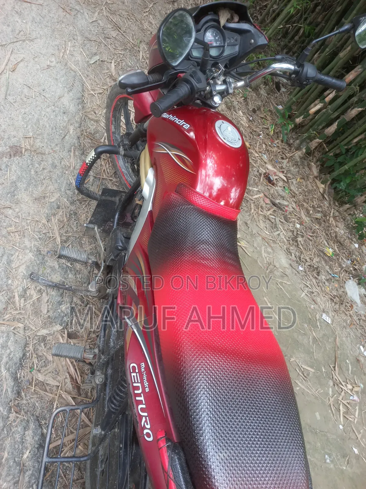 মাহিন্দ্রা সেঞ্চুরো ২০১৬ লাল