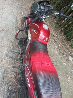 মাহিন্দ্রা সেঞ্চুরো ২০১৬ লাল