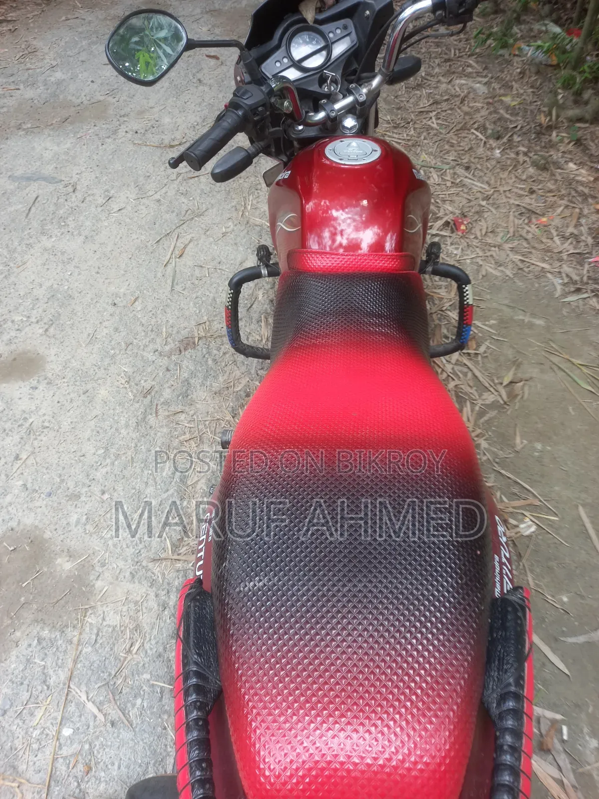 মাহিন্দ্রা সেঞ্চুরো ২০১৬ লাল
