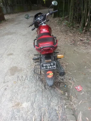 মাহিন্দ্রা সেঞ্চুরো ২০১৬ লাল
