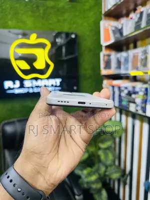 Realme 128 GB White