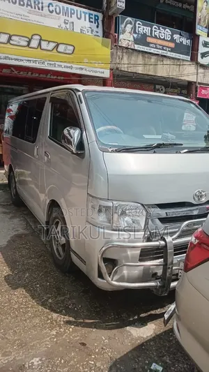 টয়োটা গ্র্যান্ড হাইএস ২০০২ পার্ল