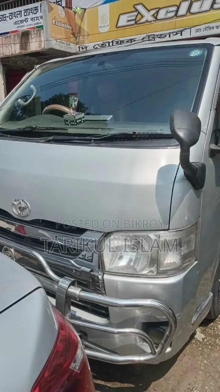 Toyota Grand HiAce 2002 Pearl