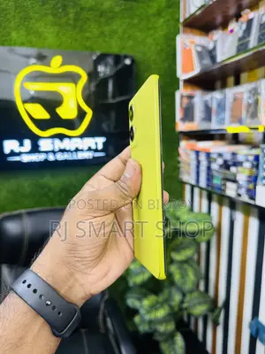Motorola Moto G85 128 GB Yellow