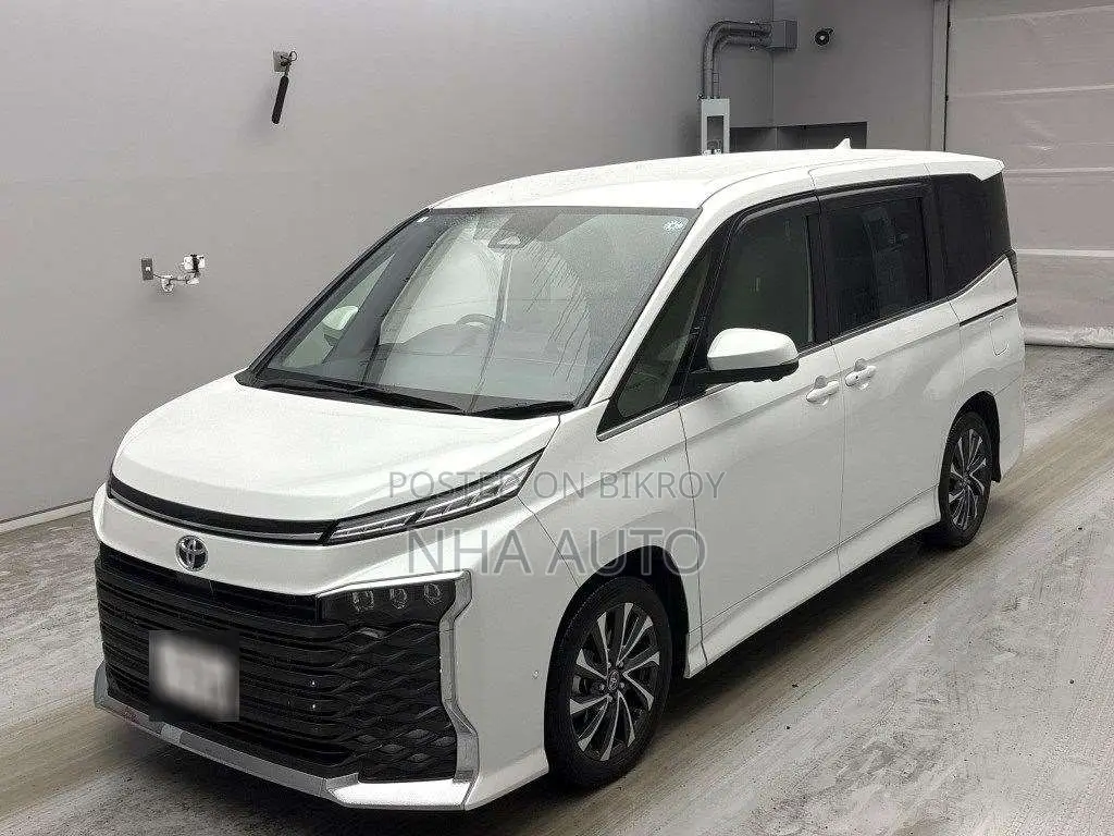 Toyota Voxy 2026 Pearl