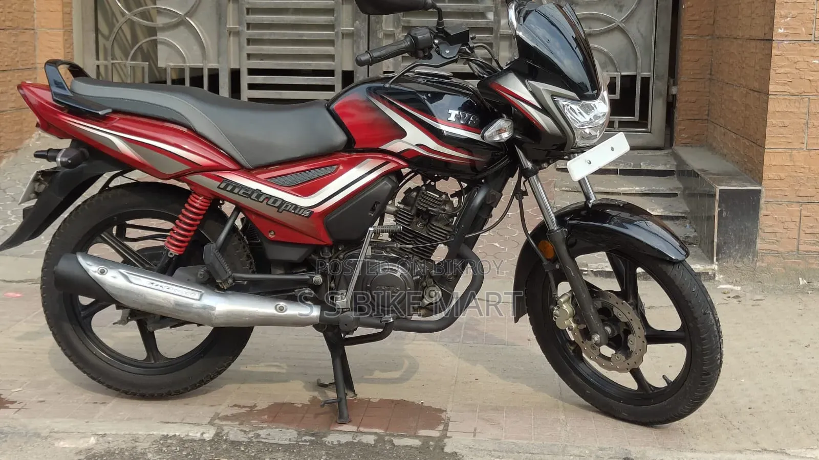 টিভিএস মেট্রো প্লাস ২০২৪ কালো