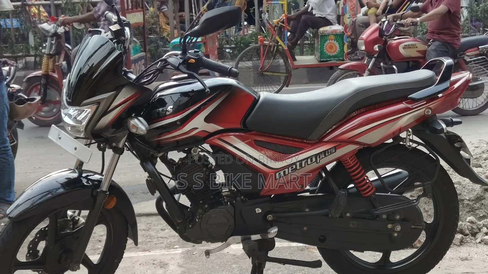 টিভিএস মেট্রো প্লাস ২০২৪ কালো
