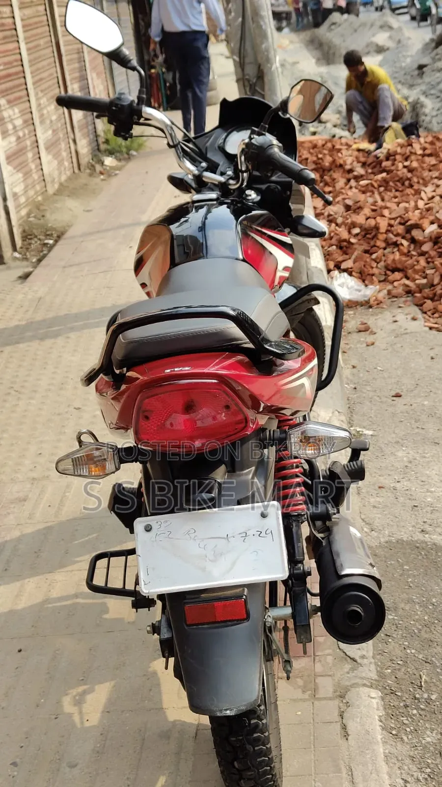 টিভিএস মেট্রো প্লাস ২০২৪ কালো