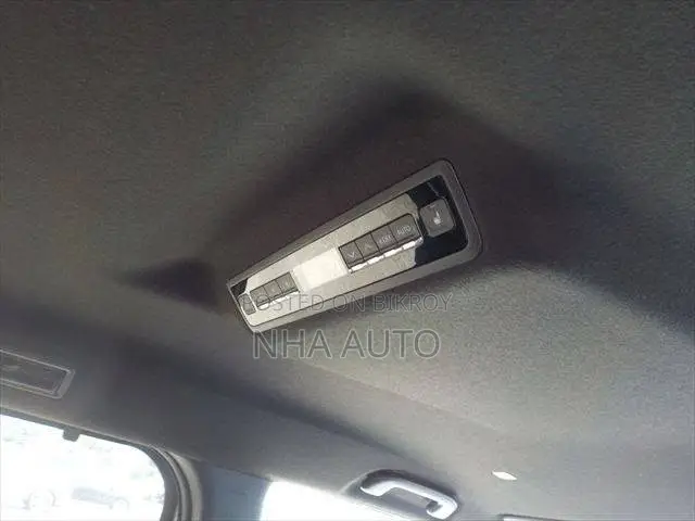 Toyota Voxy 2026 Pearl