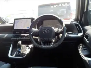 Toyota Voxy 2026 Pearl