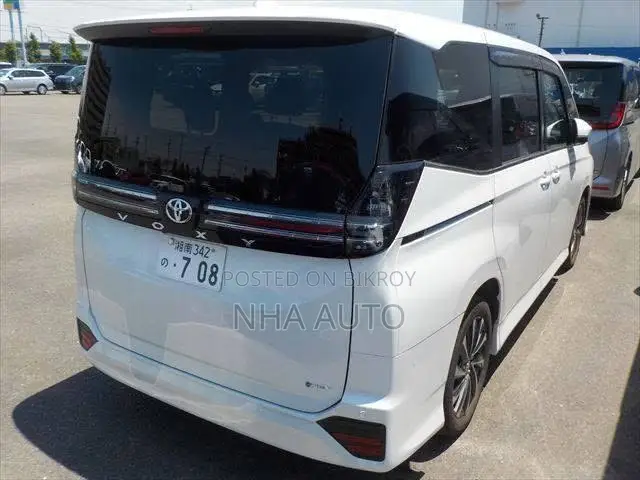Toyota Voxy 2026 Pearl