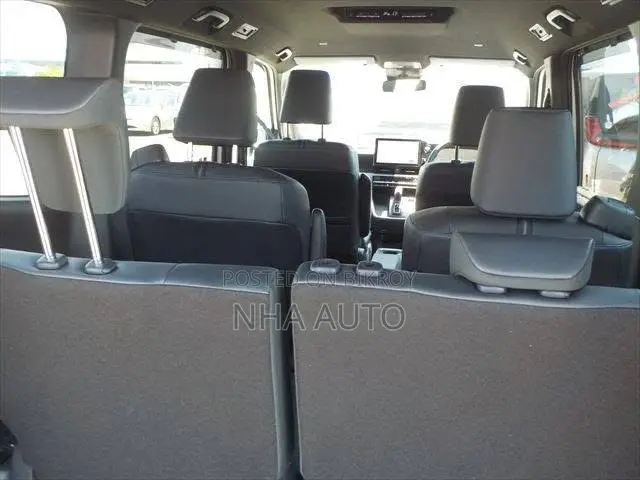 Toyota Voxy 2026 Pearl