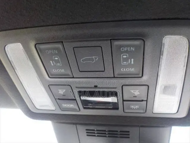 Toyota Voxy 2026 Pearl