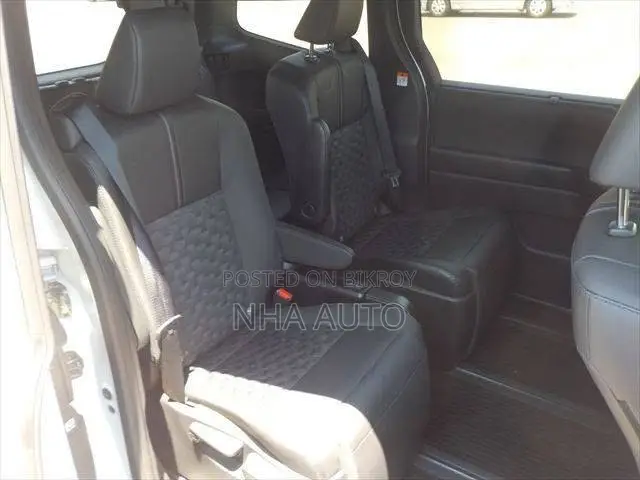 Toyota Voxy 2026 Pearl