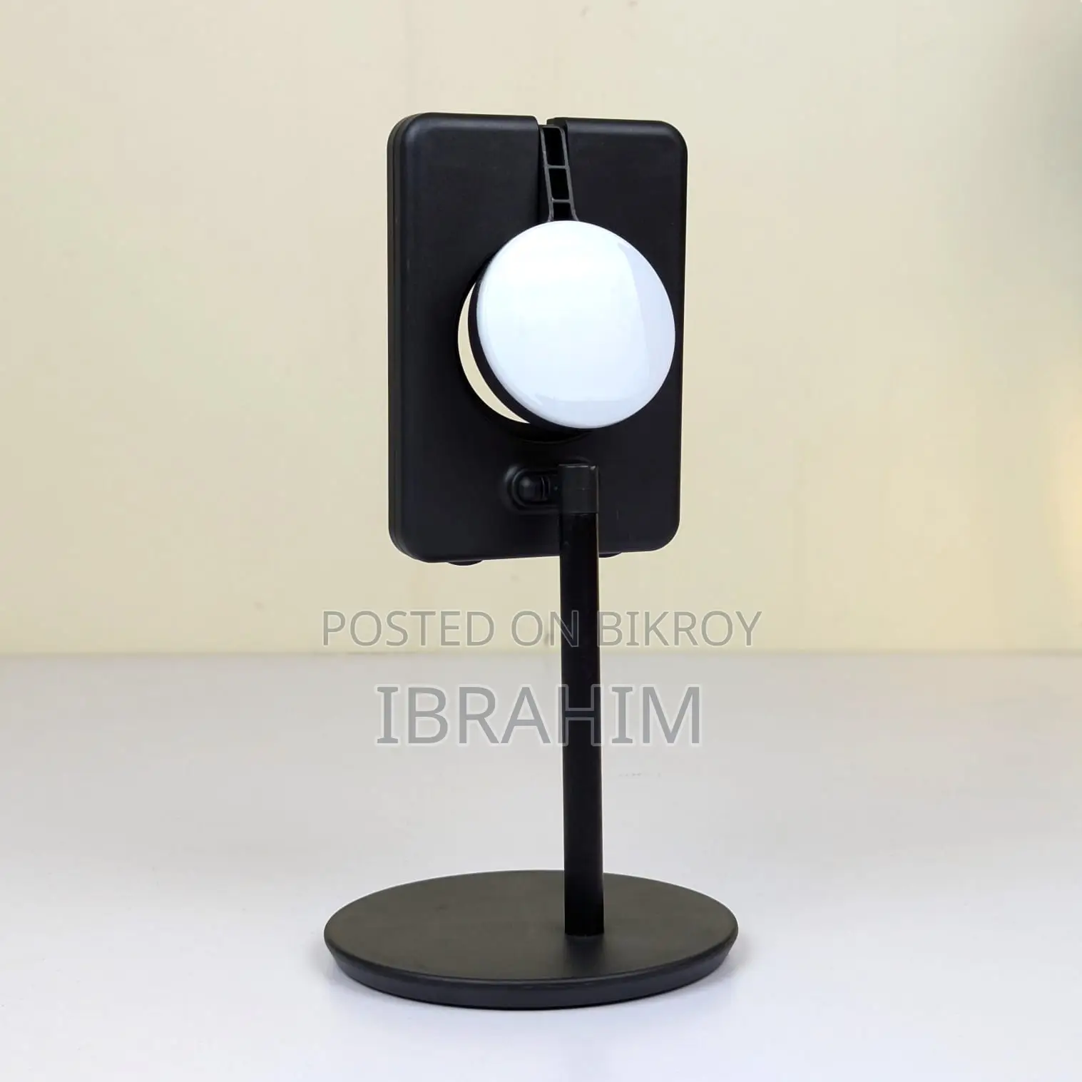 Phone Holder With Ring Light.