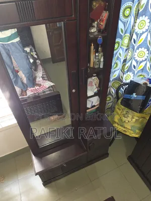 একটি আলমারি ও‌ ড্রেসিং টেবিল সেল করা হবে। ছয় মাস ব্যবহার করা হয়েছে।