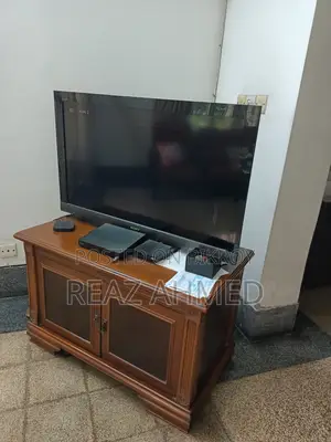 Sony Bravia 39 Inches With TV Stand