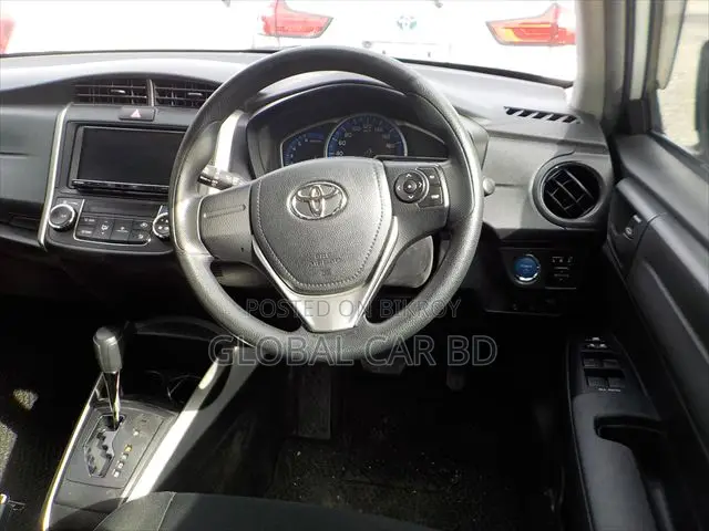 Toyota Corolla Fielder 1.5 Hybrid FWD 2021 White