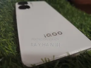 আইকিউও ২৫৬ জিবি হোয়াইট